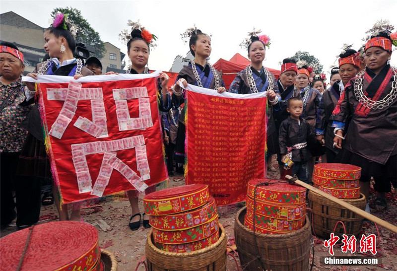 Miao people celebrate Dragon Canoe Festival