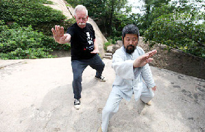 Chinese <EM>qigong</EM> gets popular in the world