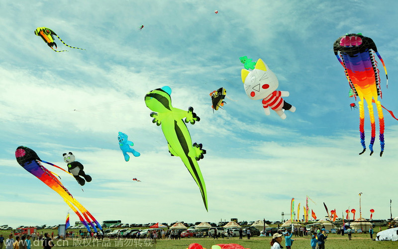 Kite festival kicks off in North China's grassland