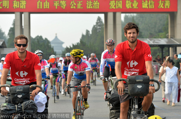 Frenchmen travel the Silk Road by bicycle
