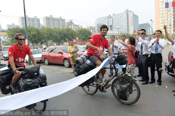 Frenchmen travel the Silk Road by bicycle