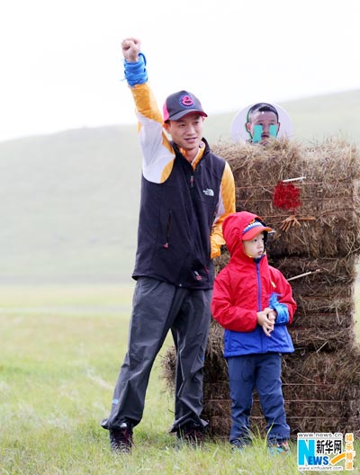 'Dad Where're We Going?' on Hulunbuir grassland