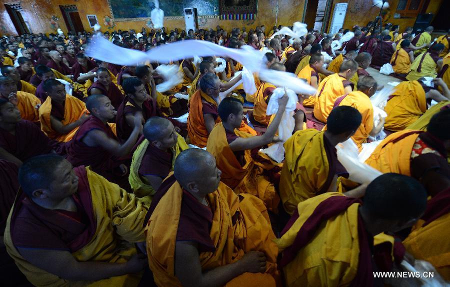 11th Panchen Lama delivers sermon in Xigaze, SW China's Tibet