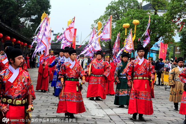 Han costumes parade in Xitang ancient town