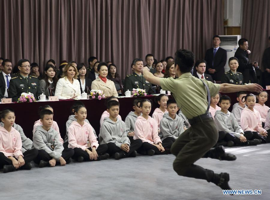 Xi's wife takes Mexican first lady to PLA Academy of Arts