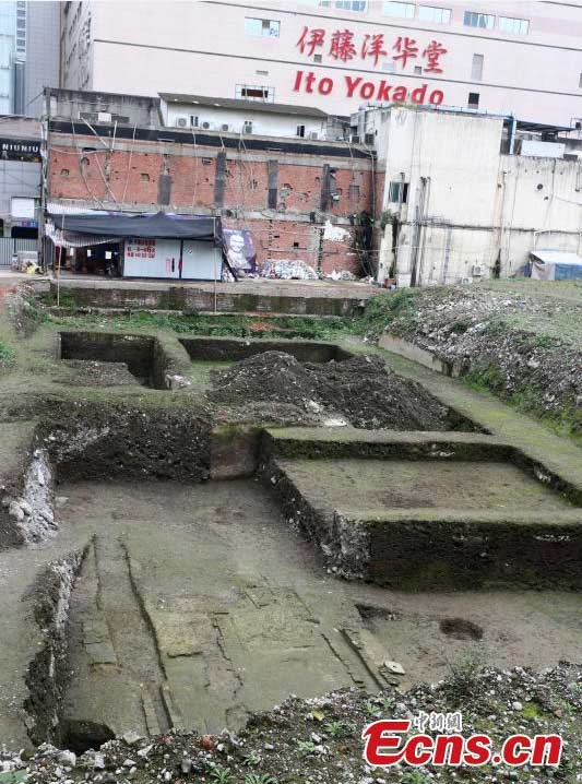 Ruins of ancient streets unearthed in downtown Chengdu