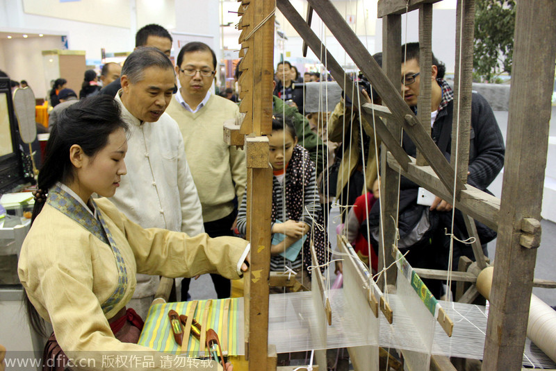 Folk art shines at East China fair