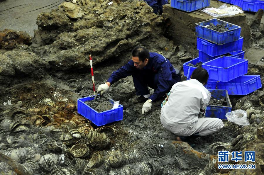Archeologists explore ancient ship of Song Dynasty