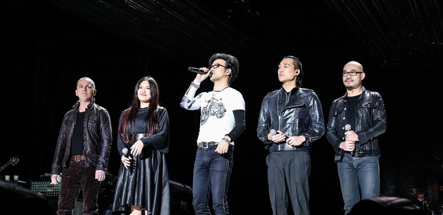 Wang Feng concludes his 'Storming' concert tour 2014 in Xiamen