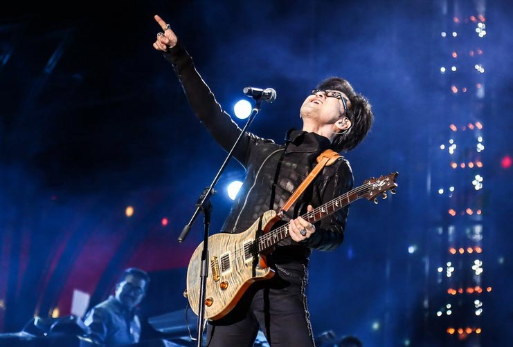 Wang Feng concludes his 'Storming' concert tour 2014 in Xiamen