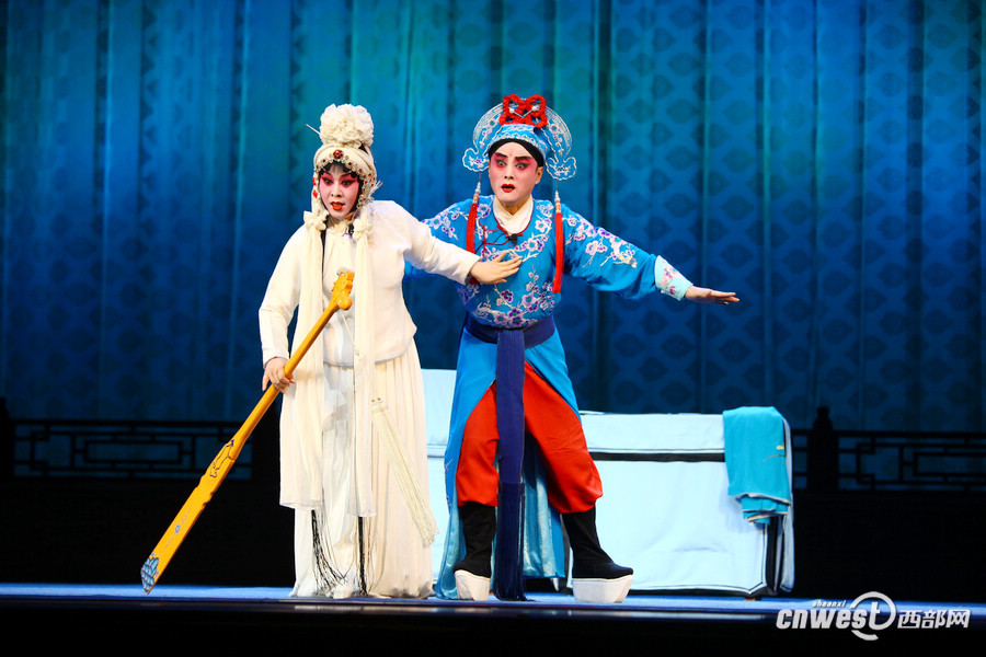 classic shaanxi opera goes on stage in beijing