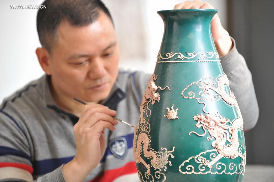 Lacquer thread sculpting listed as one of China's national intangible heritages