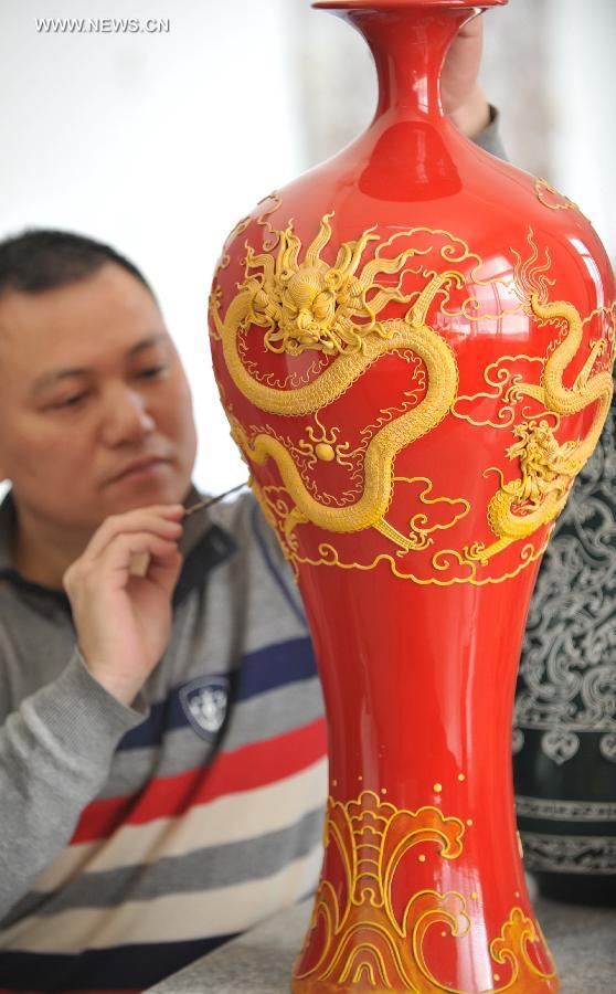 Lacquer thread sculpting listed as one of China's national intangible heritages