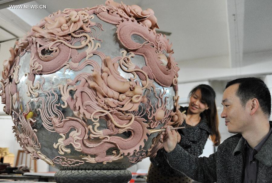 Lacquer thread sculpting listed as one of China's national intangible heritages