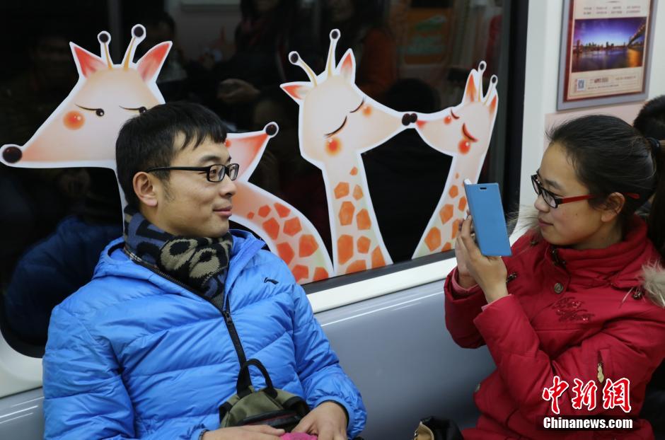 Love-themed subway train attracts visitors on Christmas Eve