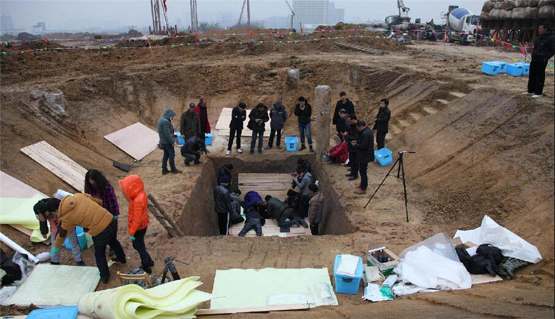 Ancient Chu tomb unearthed in Hubei