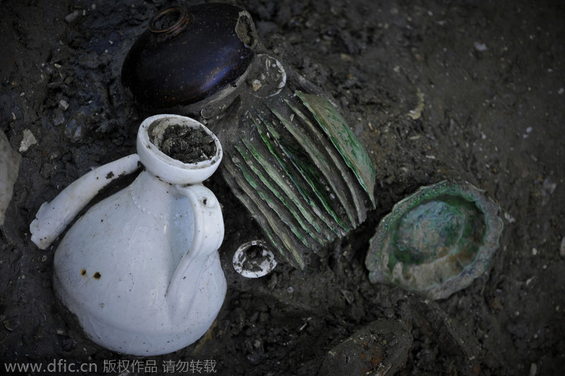 Large number of relics found in ancient ship Nanhai No 1