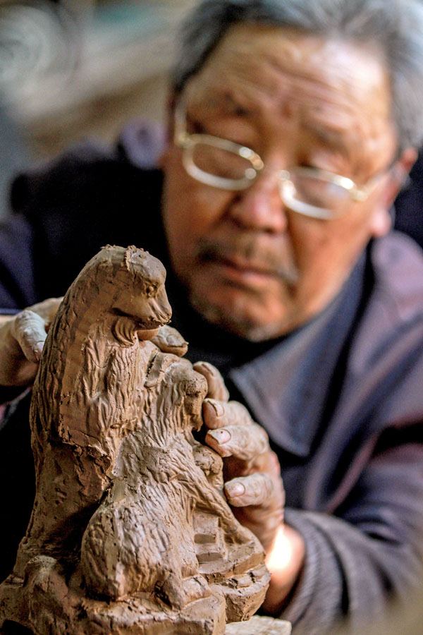 Artists create colorful, beautiful sculpture 'clay coo-coo' in Henan