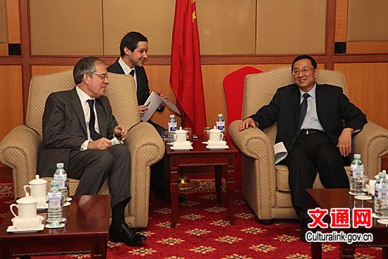 Chinese Cultural Minister meets French ambassador in Beijing
