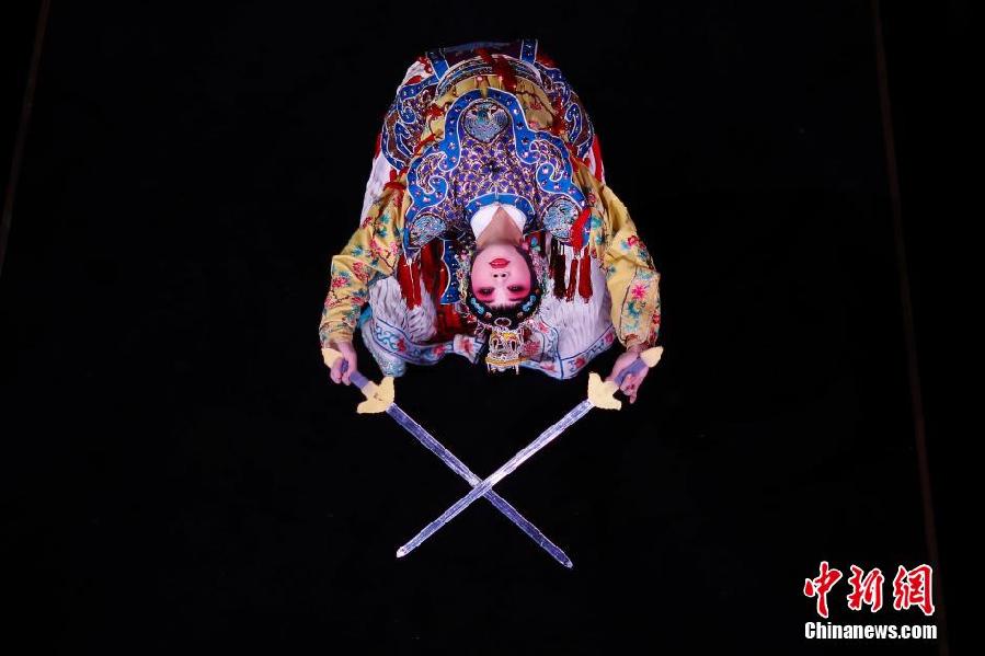 Stylish Peking Opera night opens in Beijing