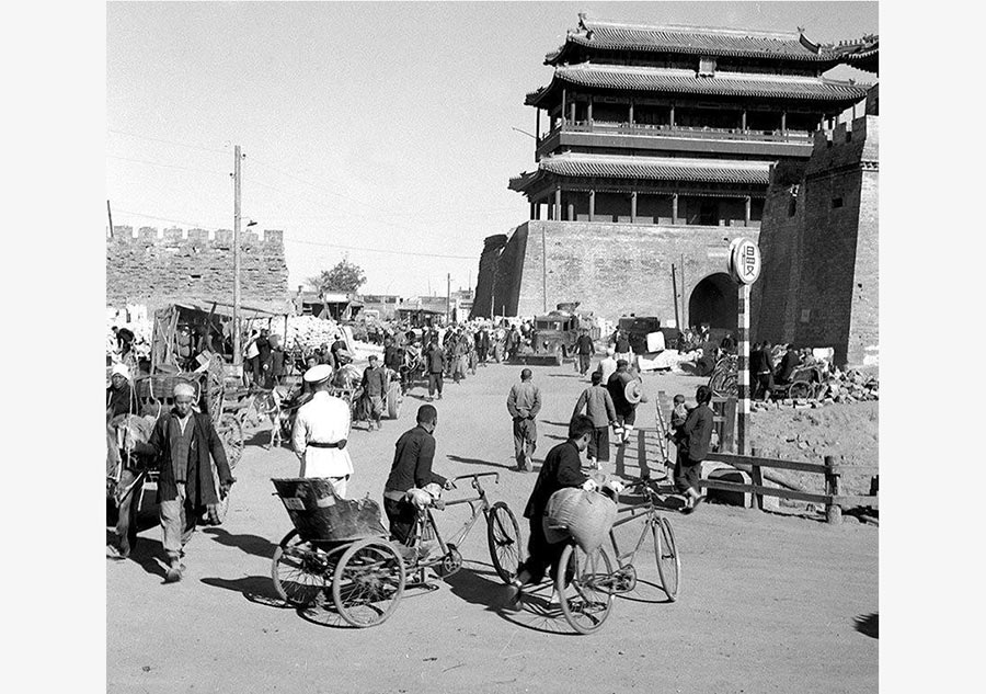 Photos reveal old days in Beijing