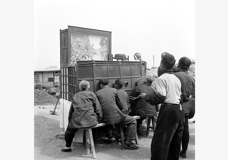 Photos reveal old days in Beijing