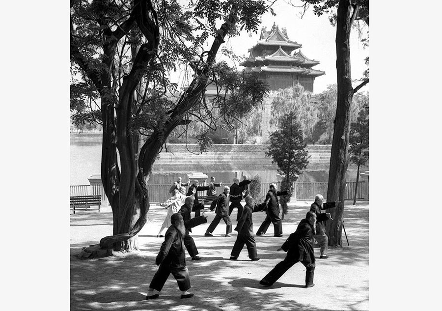 Photos reveal old days in Beijing