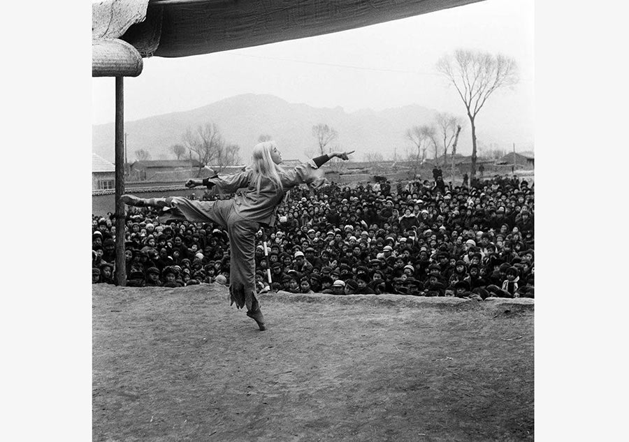 Photos reveal old days in Beijing