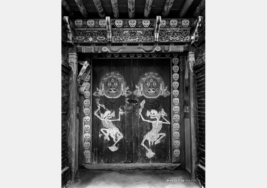 Ancestral temples and door gods of Chinese folk culture