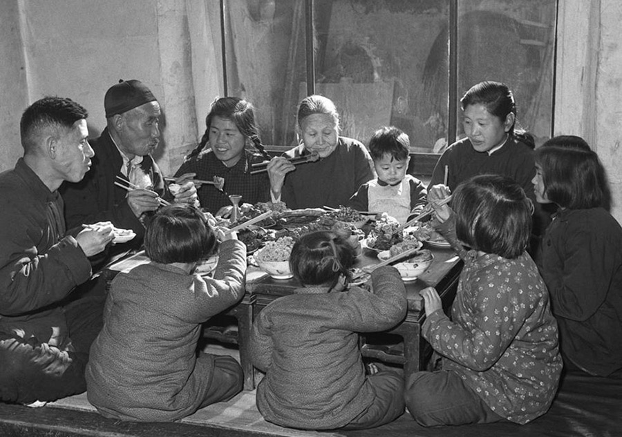 New Year scenes preserved in old photos