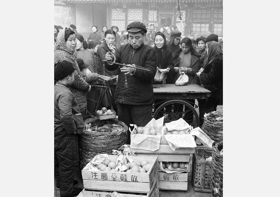 New Year scenes preserved in old photos