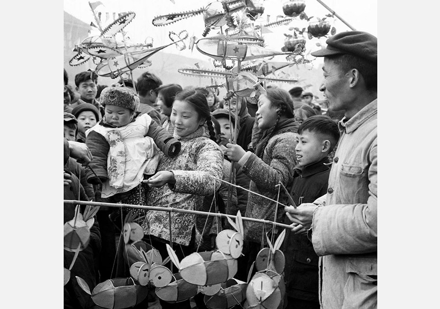 New Year scenes preserved in old photos