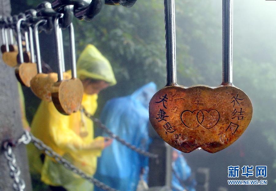 Love locks around China