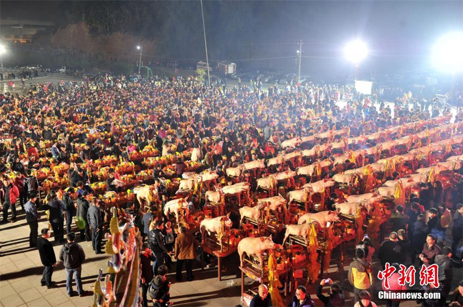 Thousands worship Jade Emperor of Heaven in Fujian