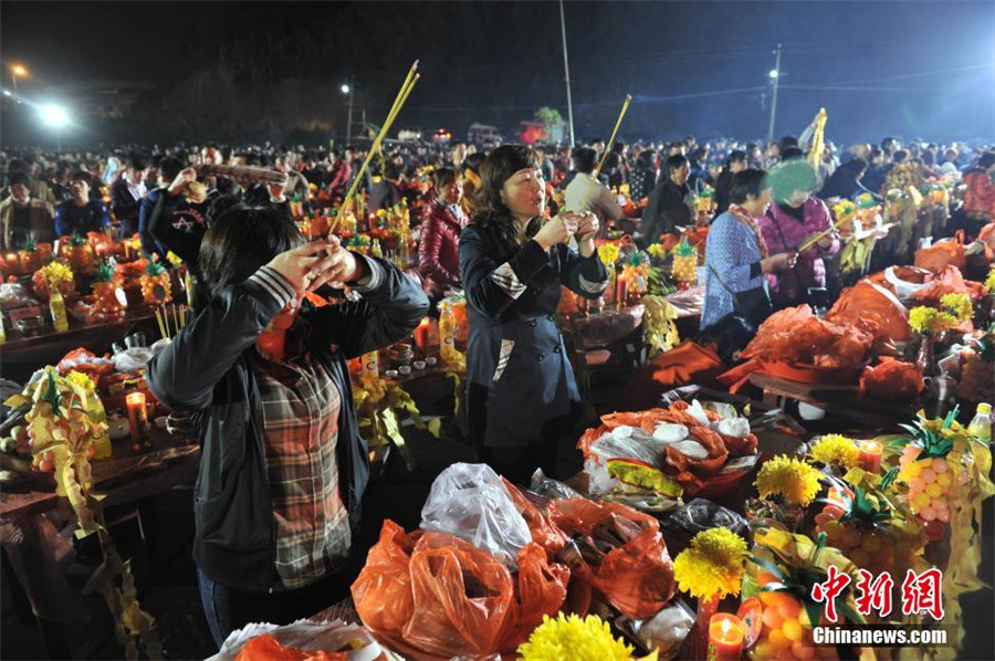 Thousands worship Jade Emperor of Heaven in Fujian