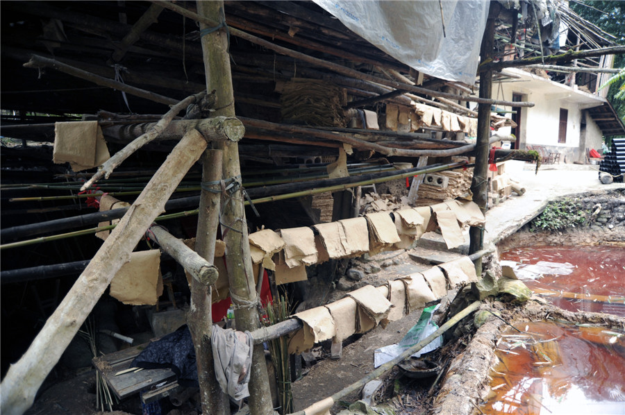 Water wheel keeps on turning at old papermaking workshop