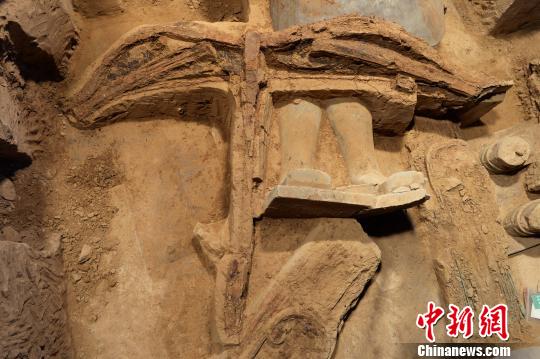 Most complete ancient crossbow unearthed with terracotta army