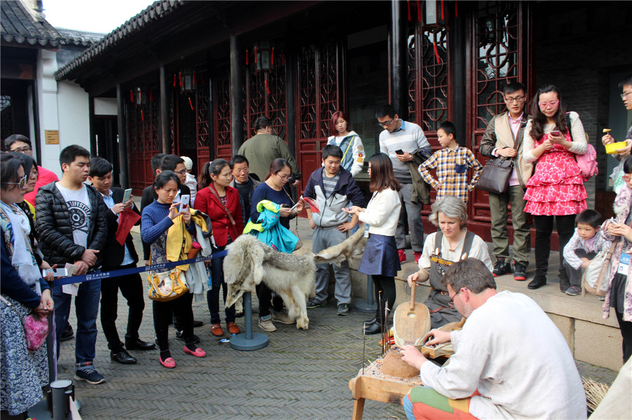 Danish artisans demonstrate traditional handicraft at Suzhou Museum