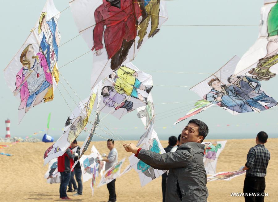 Weifang holds kite fair