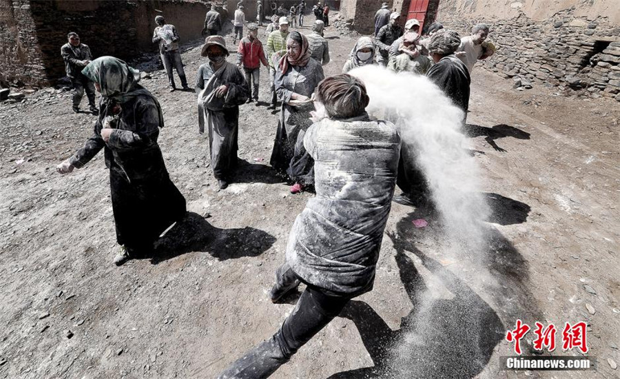 Tibetans celebrate 'Zanba Festival' in NW Qinghai