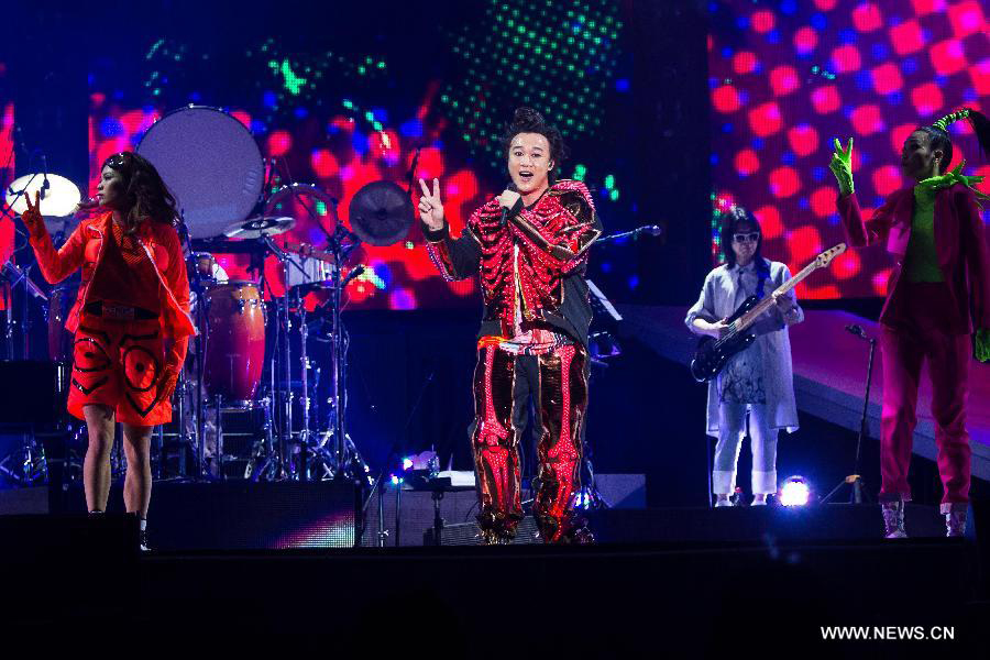 Singer Eason Chan holds solo concert in Nanjing
