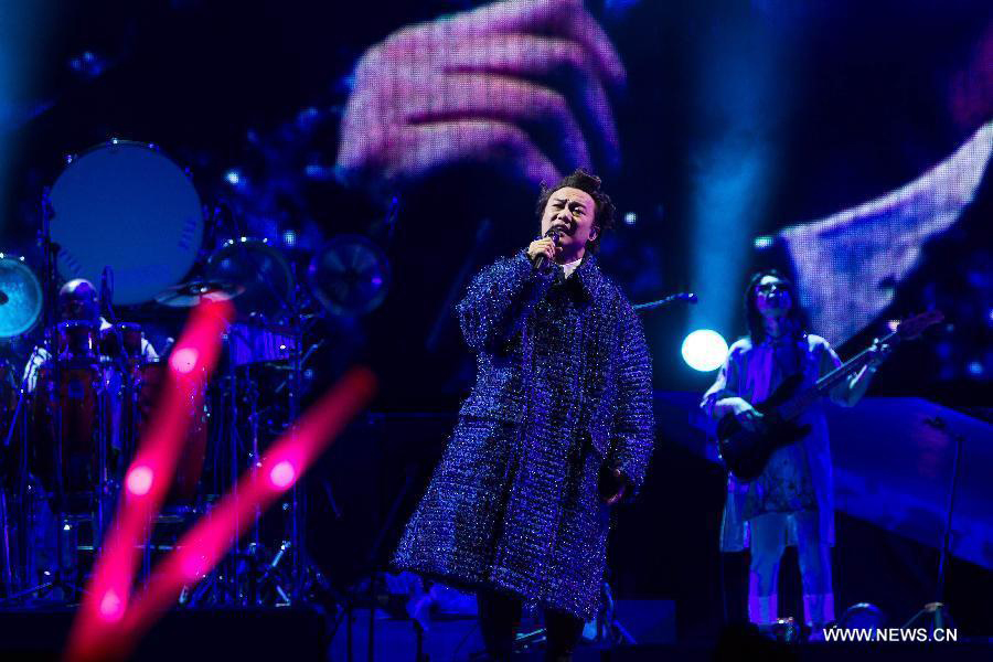 Singer Eason Chan holds solo concert in Nanjing