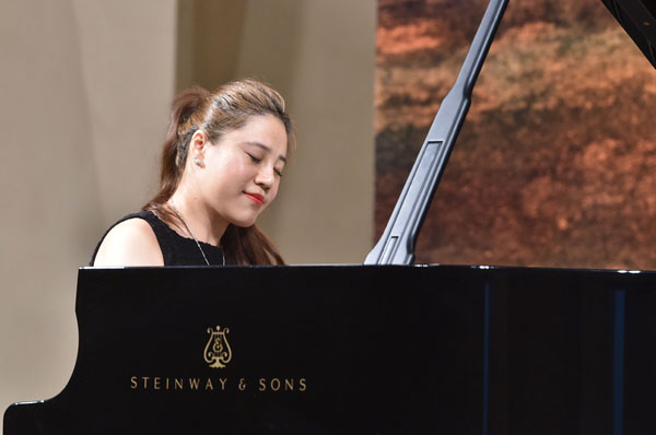 A Chinese pianist can tell her good shows from bad