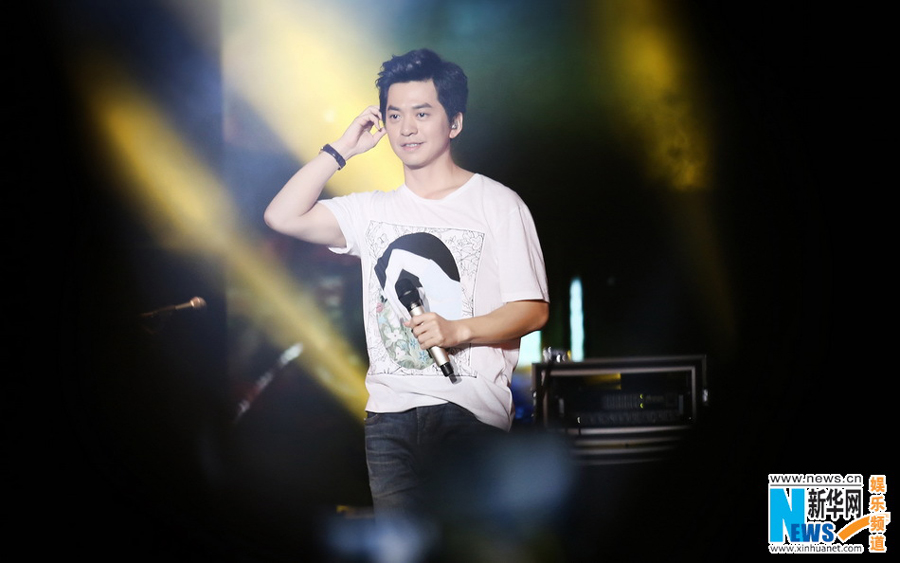 Singer Li Jian performs at concert in Changsha