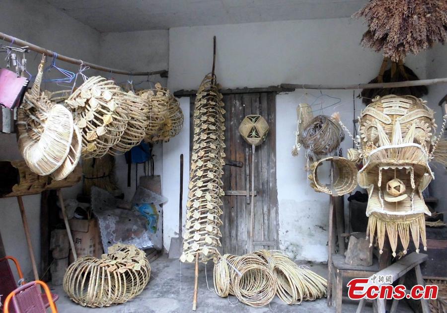 Man builds dragon with 83,600 pieces of straw