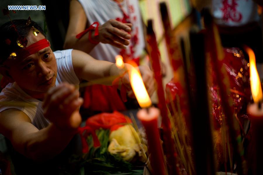 Drunken Dragon Festival held to celebrate Buddha's birthday in Macao
