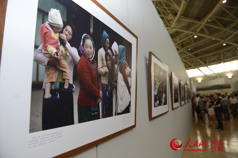 Vice Premier unveils Silk Road photo exhibition in Dhaka