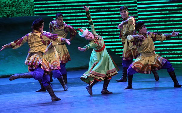 Inner Mongolia comes alive through decades-old troupe
