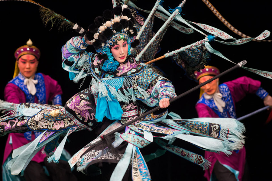 Chinese Peking Opera warmly welcomed in Lithuania