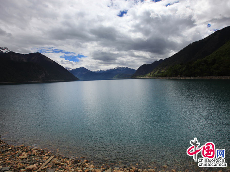 Beautiful scenery of Basum-tso Lake in Tibet